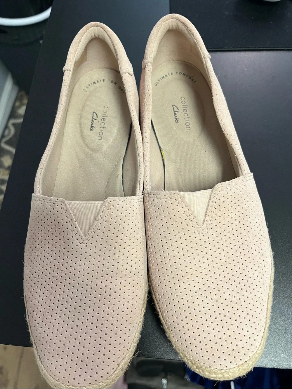 1285/ Clark’s Women's Casual Perforated Slip-On Espadrilles - Blush Size 9m